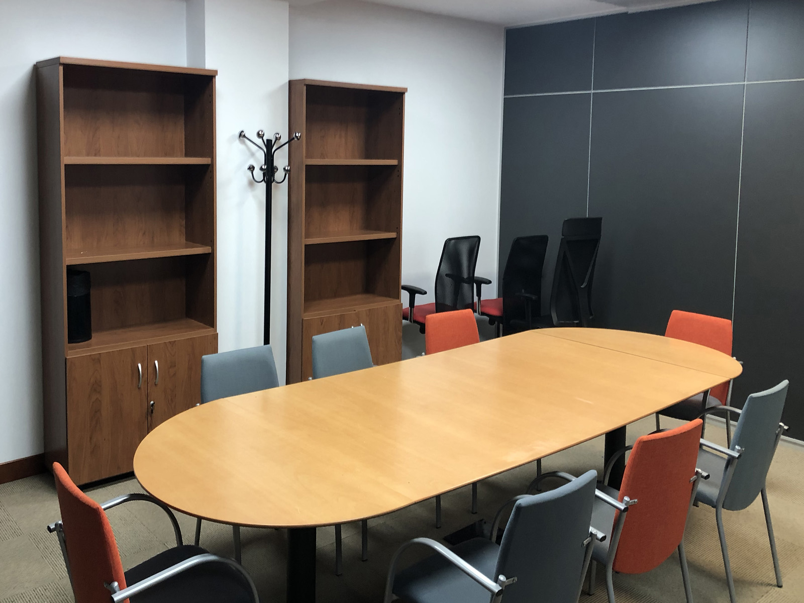 Sala de reuniones disponible